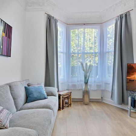 Onsitestays: Tranquil Wimbledon 2BR with Garden London Exterior photo